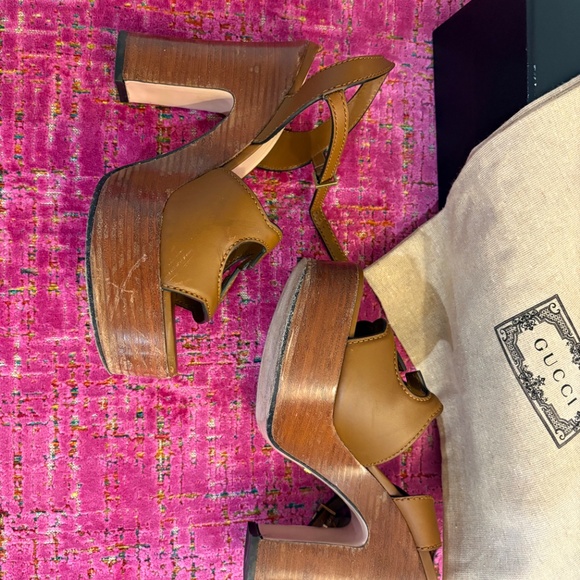 Gucci Interlocking G Cutout Platform Sandal in Cuir- 38.5 - Picture 5 of 8